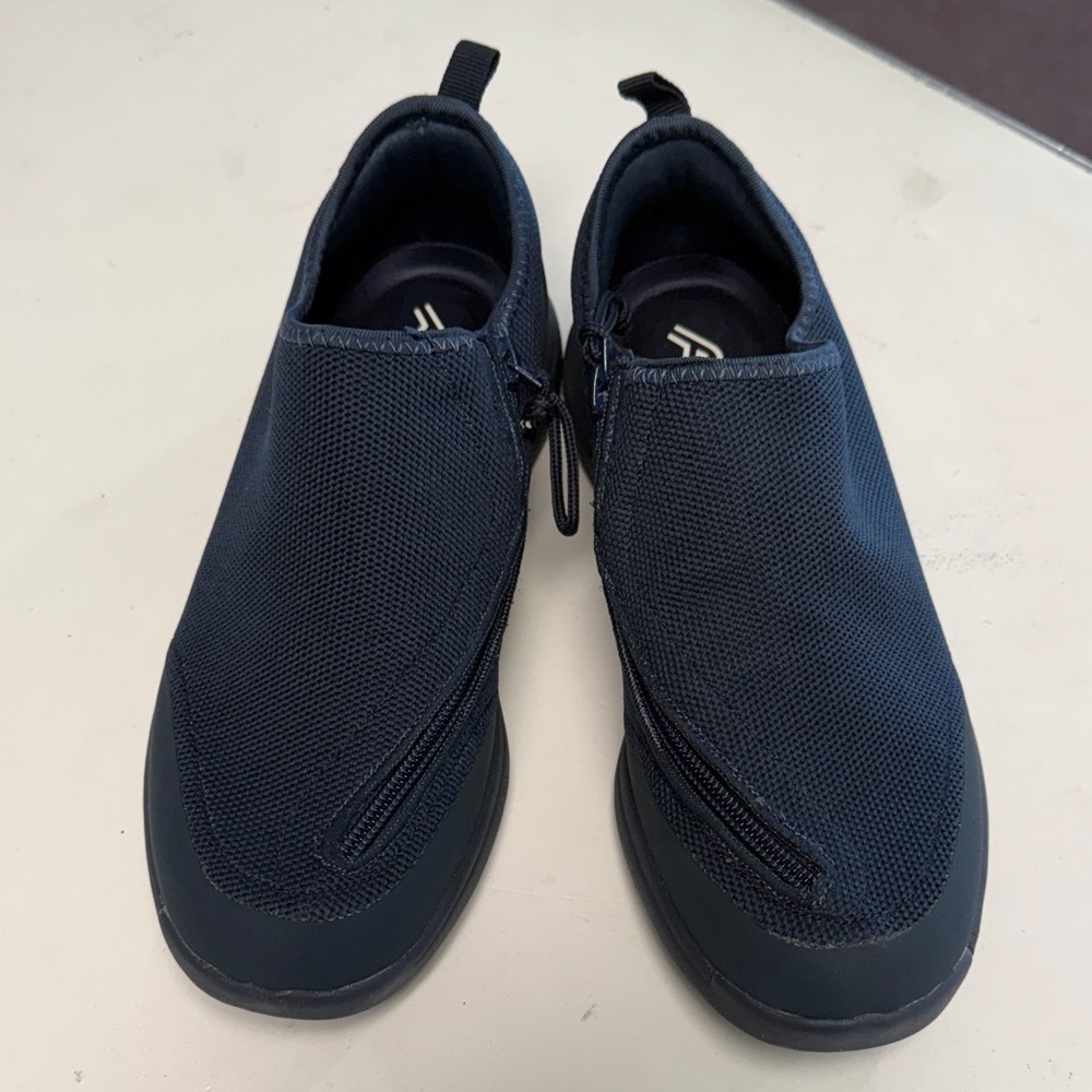 Women’s friendly shoes force navy shoes, size 7